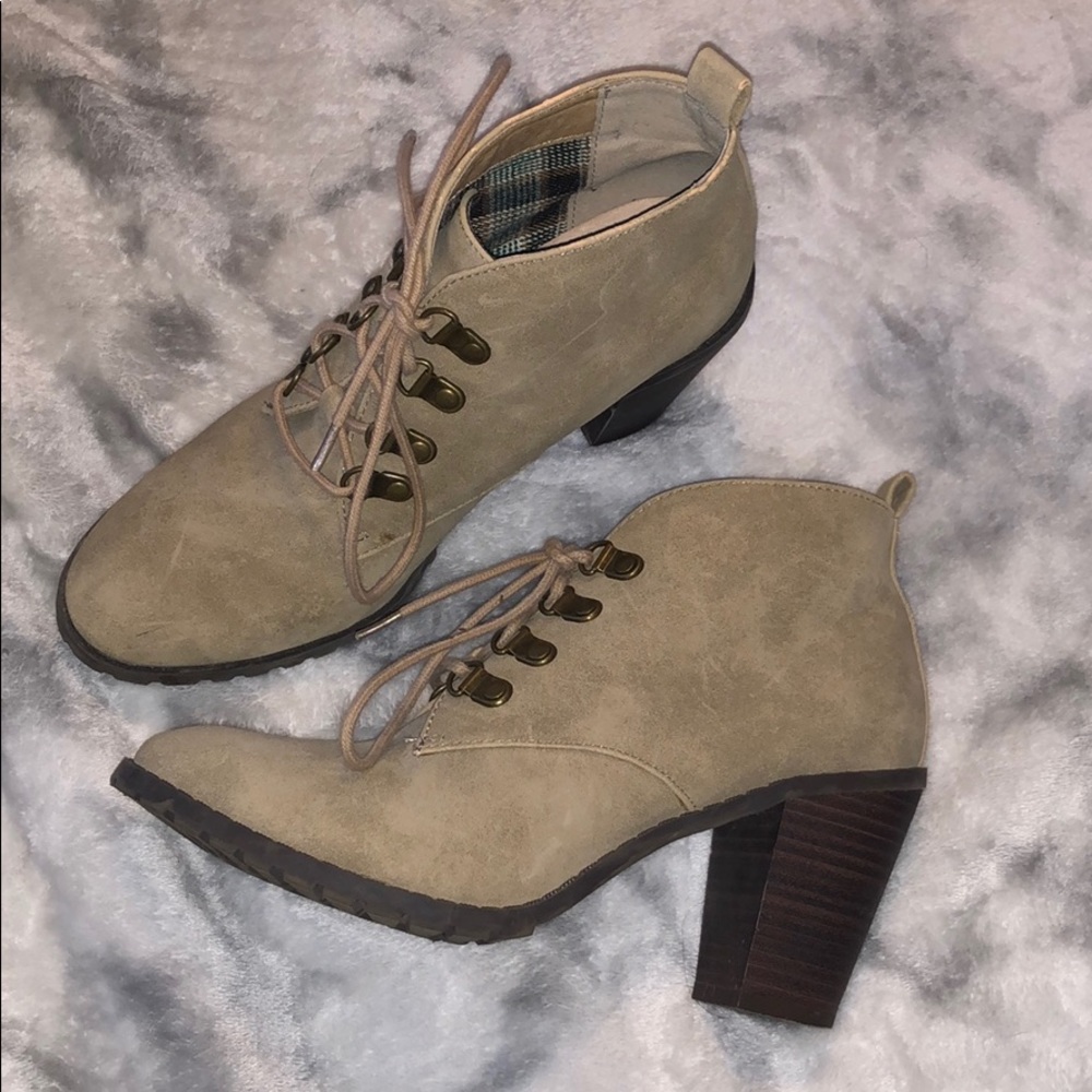 Ladies ankle booties